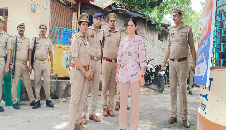 कांवड़ यात्रा को लेकर मीरजापुर पुलिस अलर्ट, DIG पूनम ने गंगा घाटों और यात्रा मार्ग का किया निरीक्षण