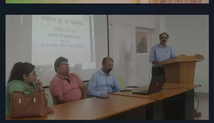 अयोध्या:-------   डिजीटल युग में परम्परागत मीडिया का ग्लैमर बना रहेगाः डाॅ0 शहयाज  डिजीटल युग में कंटेंट किंग हैः डाॅ0 विजयेन्दु चतुर्वेदी