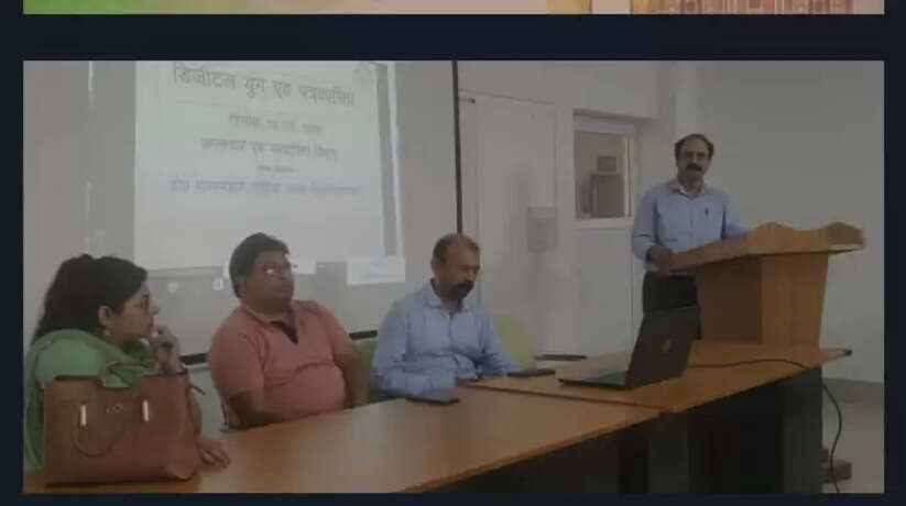 अयोध्या:-------   डिजीटल युग में परम्परागत मीडिया का ग्लैमर बना रहेगाः डाॅ0 शहयाज  डिजीटल युग में कंटेंट किंग हैः डाॅ0 विजयेन्दु चतुर्वेदी