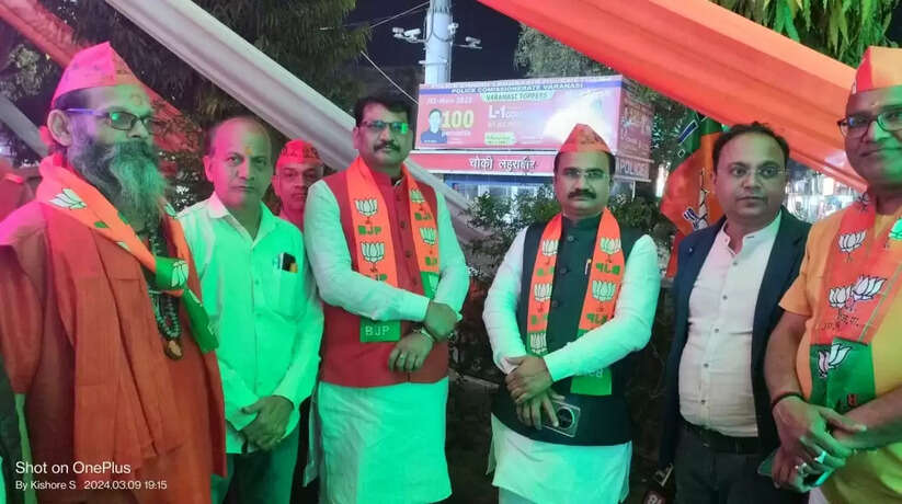 Varanasi News: भाजपा महानगर की ओर से पीएम मोदी के शहर के 38 स्थानों तथा शहर के सभी व्यापारी संघ की ओर से हुआ जोरदार स्वागत