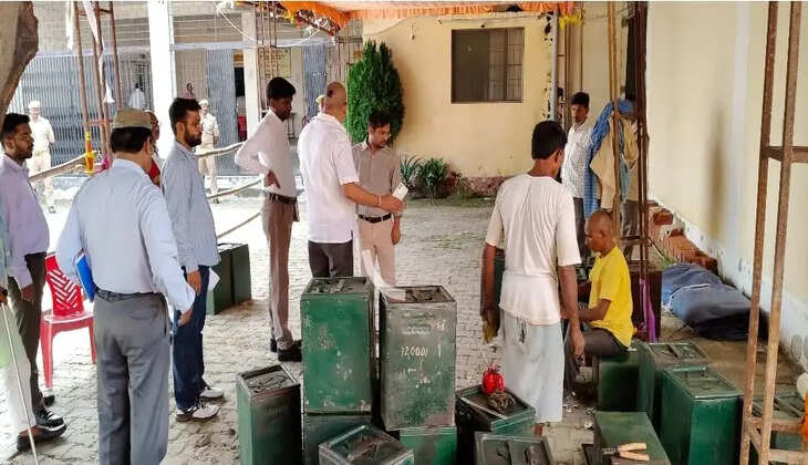 कलेक्ट्रेट स्थित वेयरहाउस में होगी First Level Checking, राजनीतिक दलों के प्रतिनिधियों की मौजूदगी में कराया जाएगा मॉक पोल
