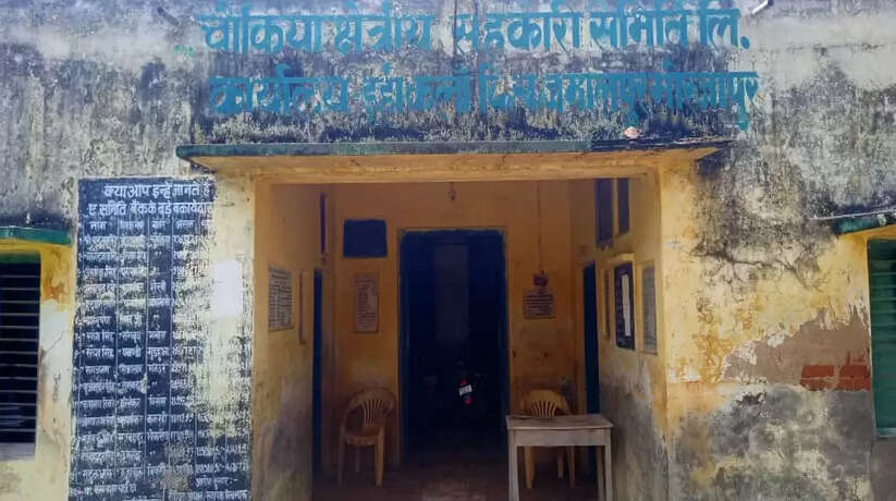 मिर्ज़ापुर में चौकियां क्षेत्रीय सहकारी समिति में लगा इनवर्टर,बैटरी चोरी...