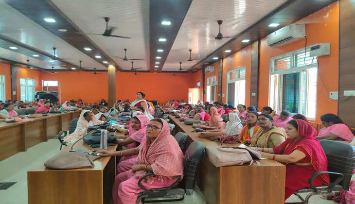बरसात से पहले स्वास्थ्य विभाग अलर्ट! धानापुर में आशा-आंगनबाड़ी कार्यकर्ताओं को मिला विशेष प्रशिक्षण, टीबी से रेबीज तक बचाव के बताए उपाय