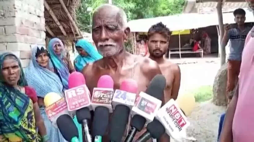 अयोध्या में दबंग व्यक्ति ने लगभग 15 वर्ष पुराने लगे खंडजे को उखाड़ फेंका