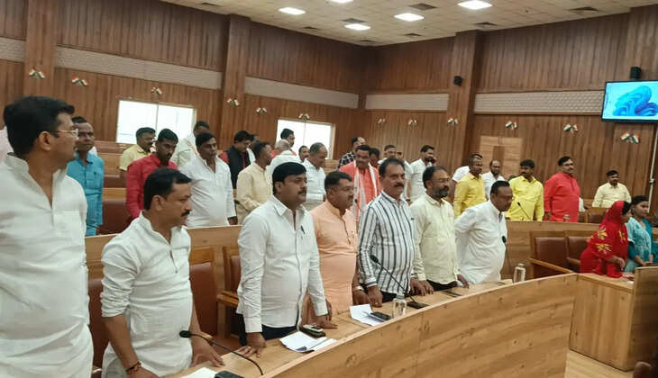 municipal corporation gorakhpur, wait for the municipal corporation workers, kanpur municipal corporation, gorakhpur news in hindi, municipal corporation meeting, municipal corporation budget, gorakhpur news, gorakhpur viral news, local news gorakhpur, gorakhpur latest news, breaking news gorakhpur, uproar in nagar palika sadan kanpur, uproar in nagar palika sadan, latest kanpur news in hindi, kanpur news in hindi, gorakhpur politics, gorakhpur junction