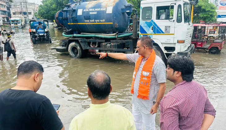 वाराणसी में बारिश के बाद नगर निगम का &lsquo;सुपर एक्शन&rsquo;, डेढ़ घंटे में जलजमाव दूर, 11 मार्गों से हटाए पेड़