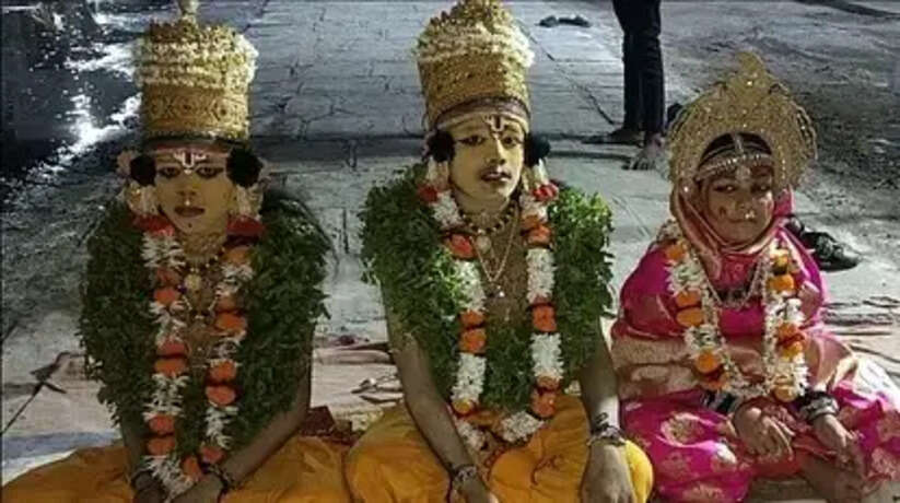 Ramnagar Ki Ramlila: रामनगर की विश्वप्रसिद्ध रामलीला को लेकर यह सर्वविदित है कि यह केवल पंचलाइट की रोशनी में होती है और इसमे कोई बल्ब, इलेक्ट्रॉनिक उपकरण और आधुनिक तकनीक का प्रयोग नहीं होता।