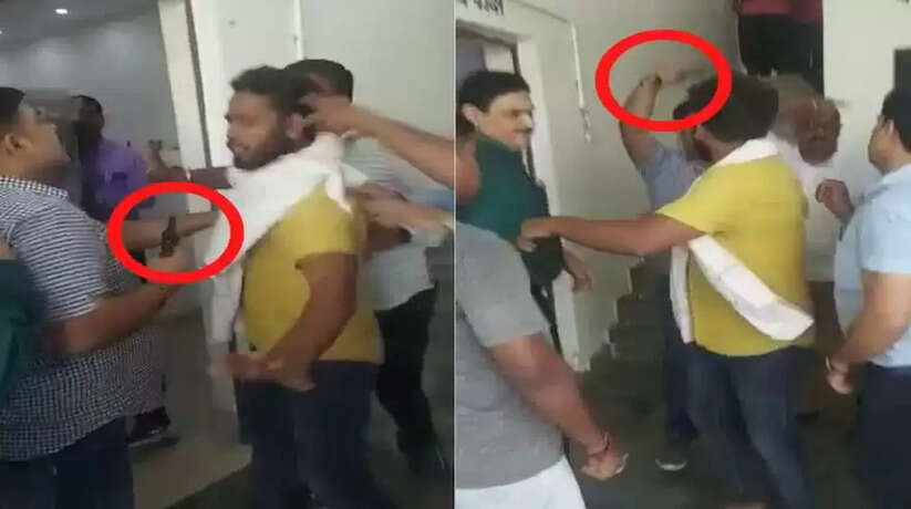 वाराणसी: प्रवेश पत्र को लेकर मचा बवाल तो कॉलेज के कर्मचारी ने छात्रो पर तान तानी पिस्टल, और फिर...