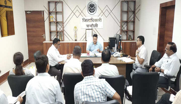 Chanduli News: जिलाधिकारी निखिल टी फुंडे की अध्यक्षता में कलेक्ट्रेट मे&nbsp;जिलाधिकारी अनुश्रवण कक्ष में समाज कल्याण विभाग द्वारा&nbsp;बैठक हुआ&nbsp;