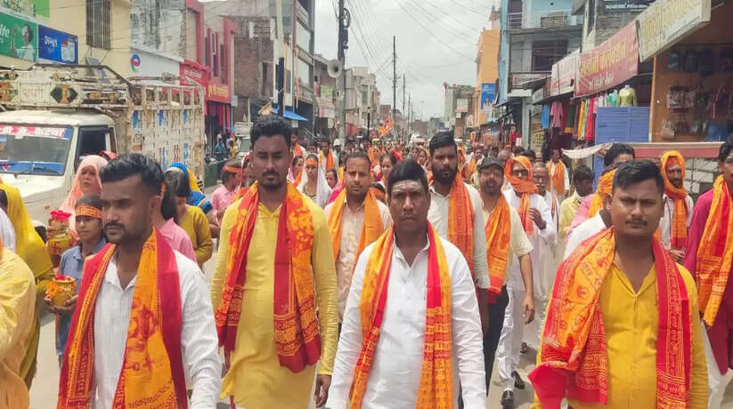 बउरहवा बाबा सेवा समिति द्वारा भव्य कलश यात्रा और रुद्राभिषेक का आयोजन