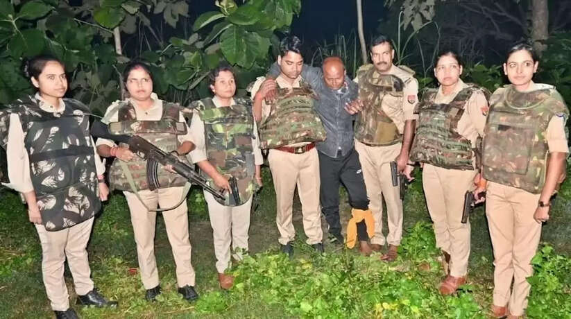 यूपी के कुशीनगर में महिला पुलिसकर्मियों ने किया बदमाश का एनकाउंटर