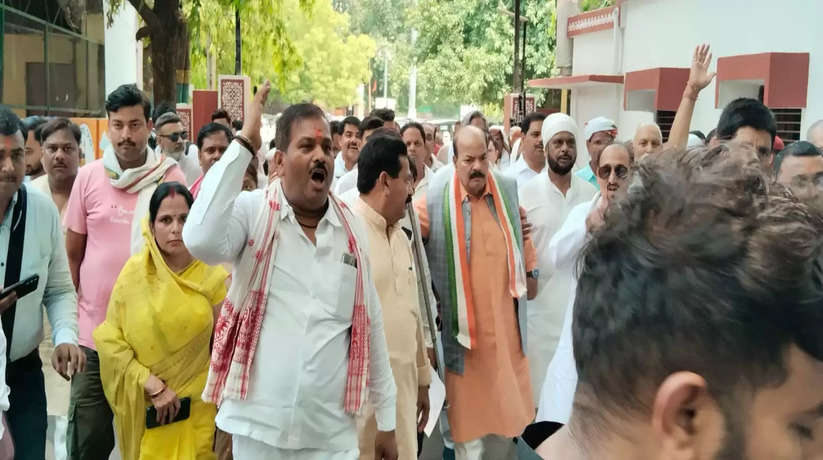 Varanasi News: नीट परीक्षा रद्द कर, एनटीए द्वारा कराई गई सभी परीक्षाओ की सीबीआई जांच की मांग को लेकर कांग्रेस ने दिया महामहिम राष्ट्रपति महोदया को ज्ञापन