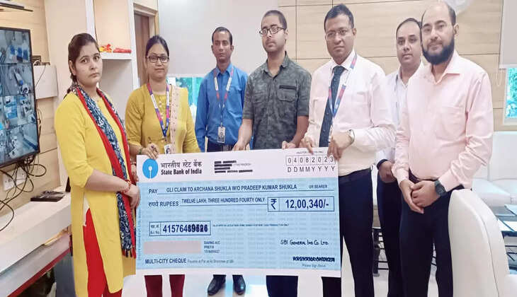 चन्दौली में SBI नौगढ़ शाखा ने इंश्योरेंस के तहत मृतक आश्रित के परिवार को 12 लाख 340 रुपये का किया भुगतान