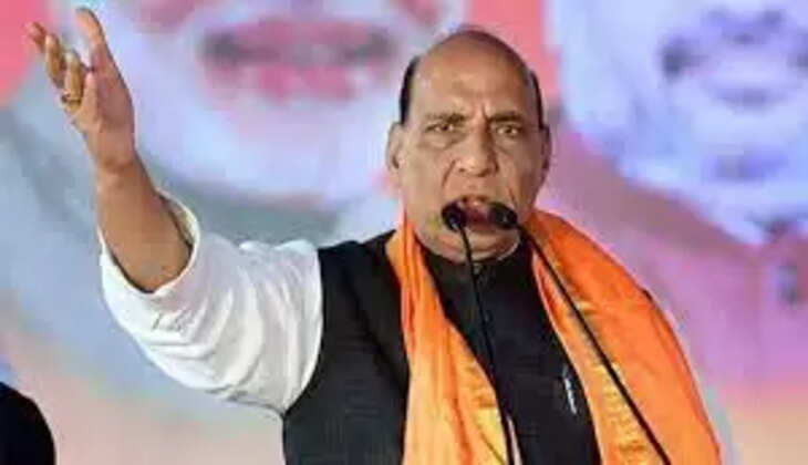 गौरतलब है कि उत्तराखंड के पिथौरागढ़ में भाषण देते हुए रक्षा मंत्री राजनाथ सिंह ने कहा था कि हमने पश्चिमी सीमा पर अपने पड़ोसी को साफ मैसेज दिया है कि अगर उसने सीमा लांघी तो हम ना केवल सीमाओं पर पलटवार करेंगे, बल्कि उसके क्षेत्र में भी घुस जाएंगे और सर्जिकल एवं हवाई हमले करेंगे. उन्होंने कहा था कि पड़ोसियों के साथ अच्छे संबंध रखना भारत की संस्कृति है लेकिन कुछ लोगों को ये बात समझ नहीं आती. पाकिस्तान ने हमें चेतावनी दी थी कि भारत उसकी भूमि या क्षेत्र में प्रवेश करने की हिम्मत नहीं करेगा, लेकिन हमने दिखाया कि हम सर्जिकल स्ट्राइक करके ऐसा कर सकते हैं.