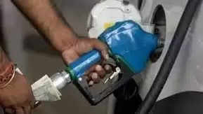Petrol-diesel became costlier: जानें कितने बढ़े दाम, फिर महंगा हुआ पेट्रोल-डीजल, सरकार ने बढ़ाया टैक्स