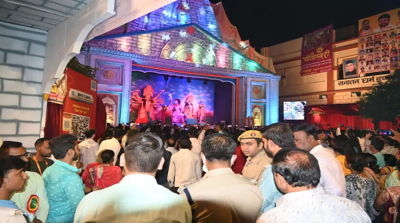 Varanasi News: अपर पुलिस आयुक्त एस चन्नप्पा ने दुर्गा पूजा पंडालों में देखे सुरक्षा इंतजाम