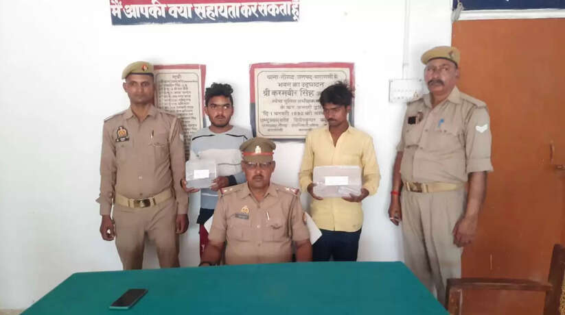 Chandauli News: चन्दौली में मदद मांगने के बहाने देते थे चोरी की घटना को अंजाम, पुलिस ने 2 अभियुक्तों को किया गिरफ्तार