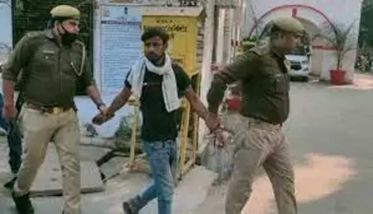 एसएसपी बरेली रोहित सिंह सजवाण ने बताया कि पुलिस के सामने सरेंडर करने वाले रजनेश सागर से गहनता से पूछताछ चल रही है. उंसके हाव भाव से लग रहा है कि उससे अपने किए पर कोई अफसोस नहीं है. आरोपी ने अपना गुनाह कबूल कर लिया है और युवकी के शव को पोस्टमार्टम करने के बाद परिजनों के हवाले कर दिया है. Live TV