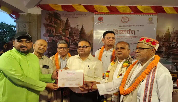 वाराणसी में &lsquo;दिव्यापर्ण&rsquo; कार्यक्रम का आयोजन, दिव्यांग कलाकारों ने संगीत के जरिए बांधा समां