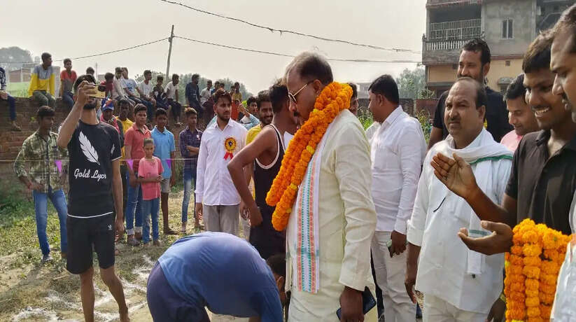 Chanduali News: फुटिया गांव में दो दिवसीय कब्बड्डी प्रतियोगिता का हुआ आयोजन, दो दर्जन से अधिक टीमों ने लिया भाग