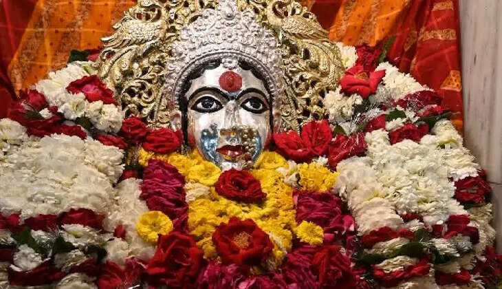 नवरात्र के दूसरे दिन मां ब्रह्मचारिणी के दरबार में उमड़ा आस्था का सैलाब