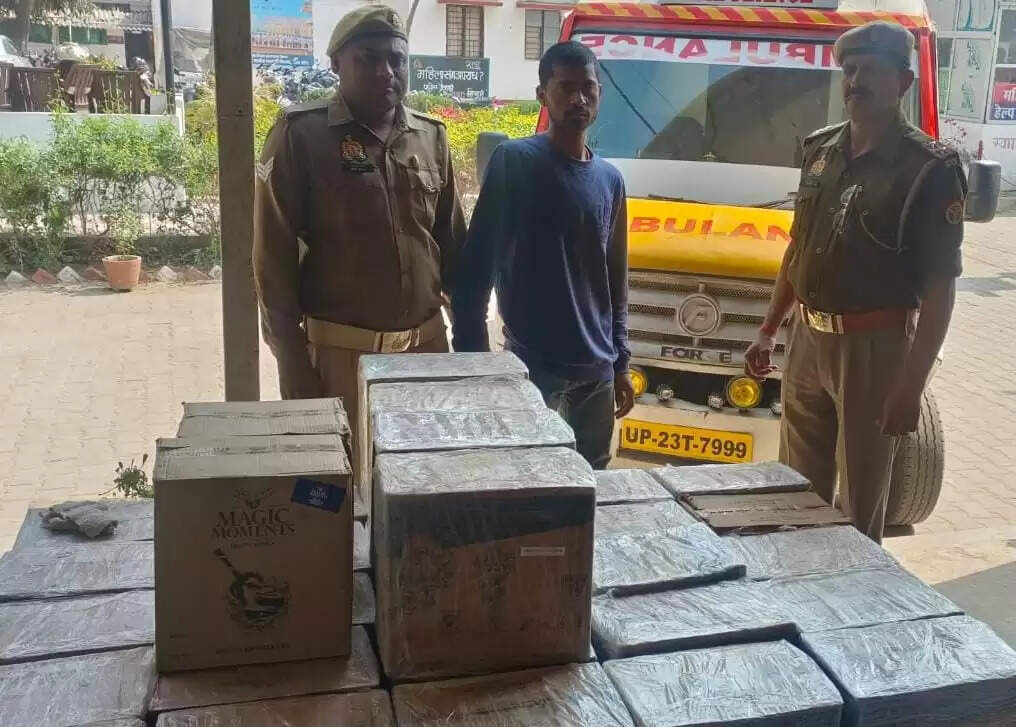 एम्बुलेंस में अवैध शराब की तस्करी, लाख़ों की शराब बरामद