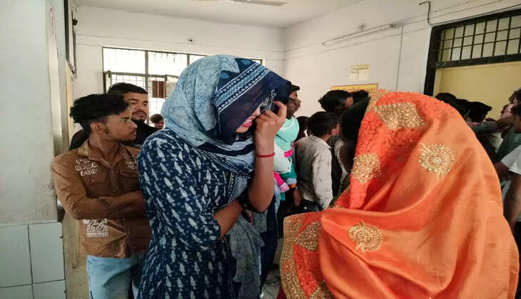Varanasi News: घूंघट की आड़ में PHC पहुंची एसडीएम तो खुली पोल खामियां देखकर आईं एक्शन में स्वास्थ्यकर्मियों के खिलाफ कार्रवाई तय