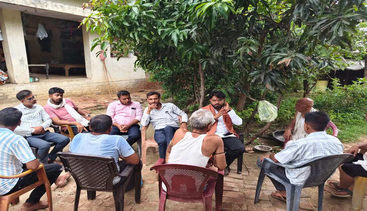 Prashant Tripathi, Rajesh Kumar Shukla, Gorakhpur News, Sahjanwa News, Bhimapar Village, Supreme Court Advocate, Condolence Visit, Electric Shock Death, Gorakhpur Latest News, Uttar Pradesh News, Live Bharat News