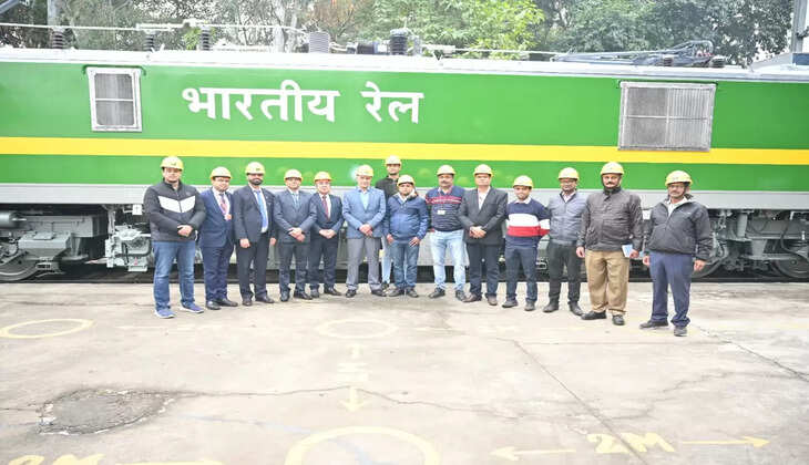 श्रीकांत माधव वैद्य ने बनारस रेल इंजन कारखाना का किया&nbsp;भ्रमण