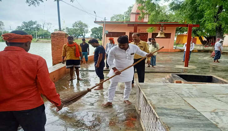 भाजपा कार्यकर्ताओं नें राष्ट्रपिता महात्मा गांधी जयंती पर चलाया साफ-सफाई अभियान