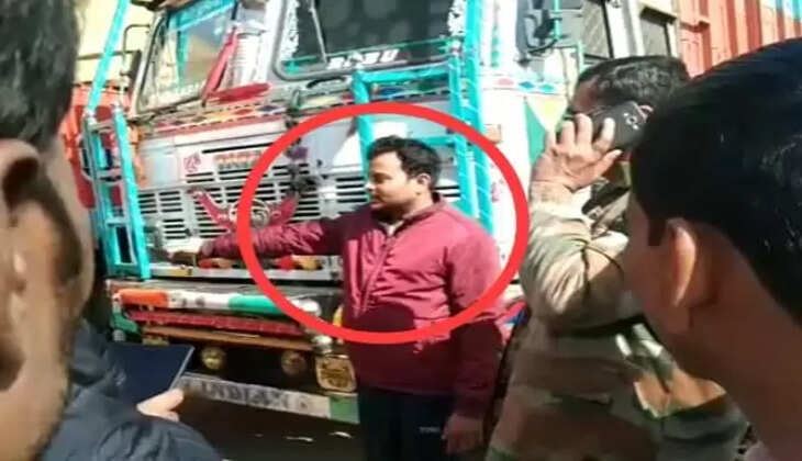 चन्दौली में चर्चित एआरटीओ&nbsp;विनय कुमार पर रिश्वत मांगने का आरोप, डीएम ने बैठाई जांच&nbsp;