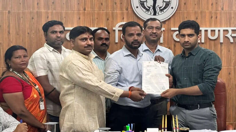 वाराणसी में फेरी-पटरी व्यवसायियों का उग्र प्रदर्शन! पुलिस उत्पीड़न के खिलाफ नगर निगम घेराव, 8 मई को होगी अहम बैठक!