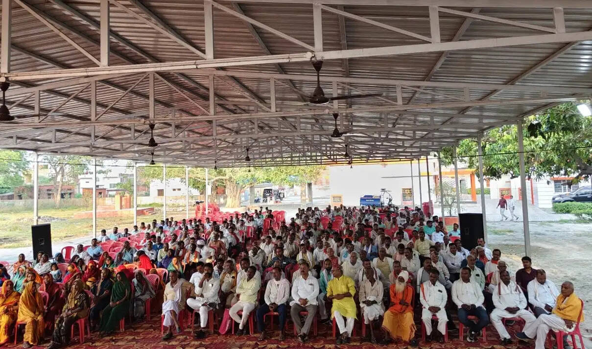 धानापुर ब्लॉक परिसर में विधायक सुशील सिंह ने किया 2.76 करोड़ की लागत वाली सड़क का शिलान्यास