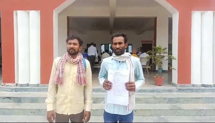 दीवार गिराने के मामले में कार्रवाई न होने का आरोप, पीड़ित ने डीएम से लगाई न्याय की गुहार