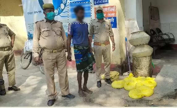 अपमिश्रित अवैध कच्ची शराब के निष्कर्षण व बिक्री में संलिप्त अभियुक्त गिरफ्तार
