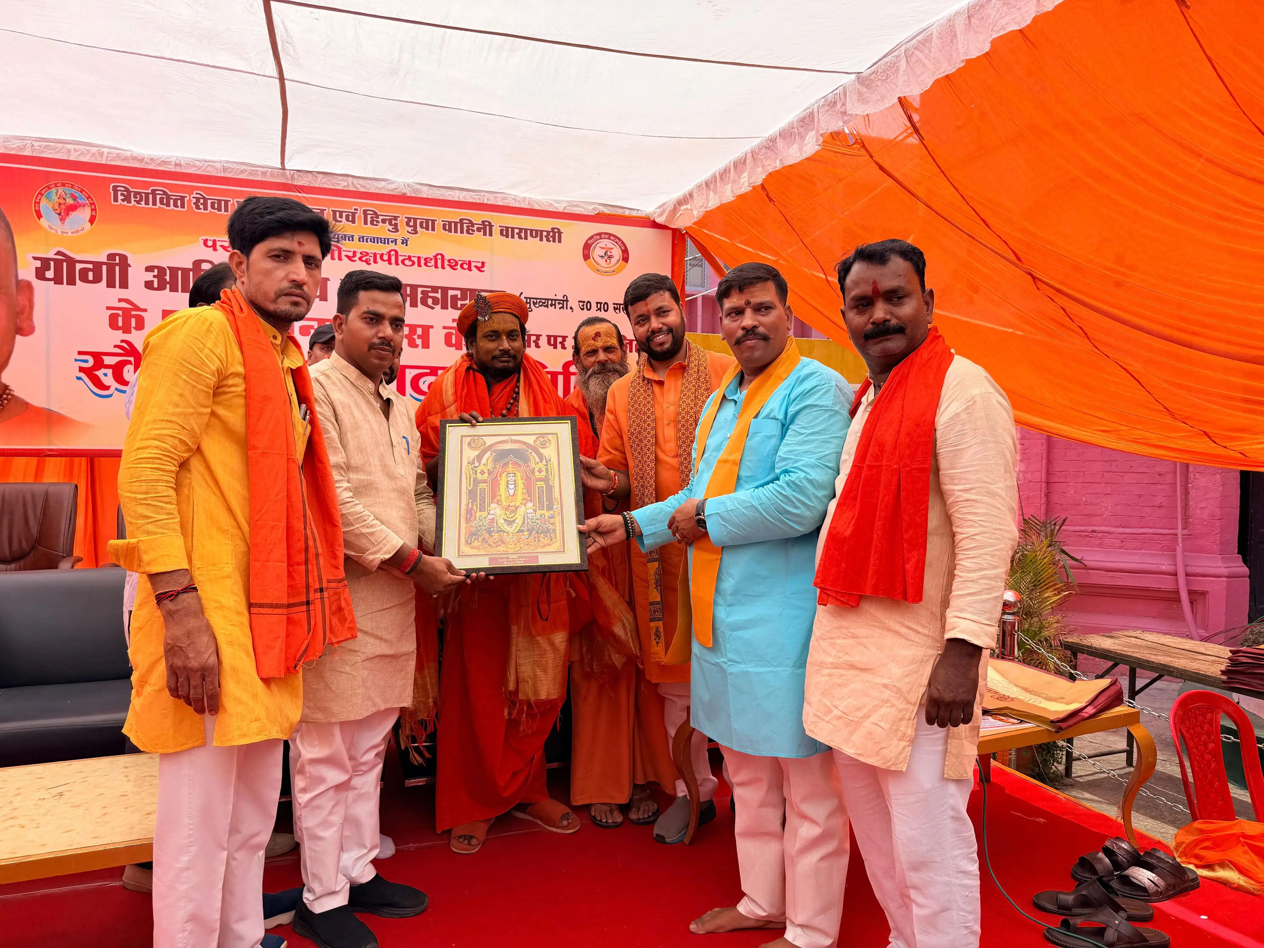 &nbsp;वाराणसी में रक्तदान का नया रिकॉर्ड, योगी के जन्मदिवस पर 440 यूनिट रक्तदान