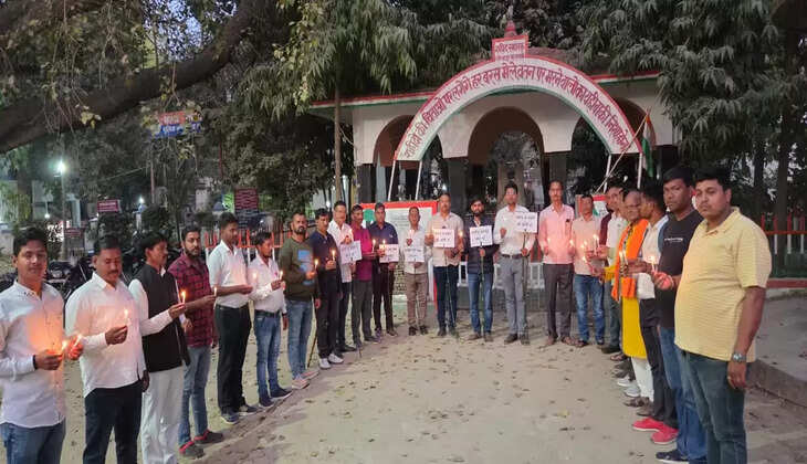 पत्रकार की हत्या के विरोध में पत्रकारों ने कैंडल मार्च निकाल कर दी श्रद्धांजली