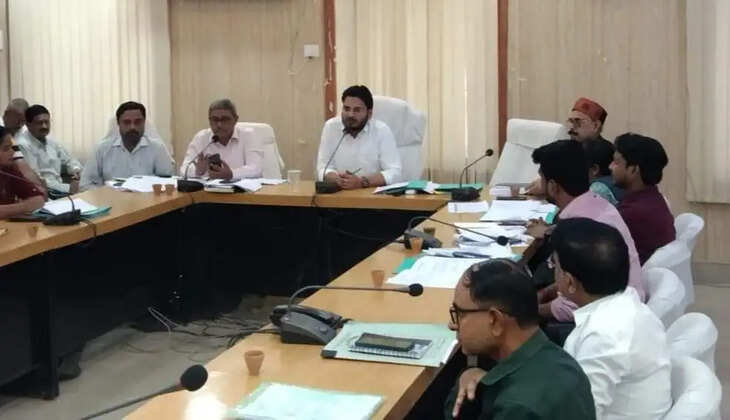 Madhubani News:&nbsp;मधुबनी जिलाधिकारी अरविन्द कुमार वर्मा की अध्यक्षता में समाहरणालय स्थित सभाकक्ष में जिला राजस्व समन्वय समिति एवं राजस्व संग्रहण की समीक्षात्मक बैठक आयोजित हुई।