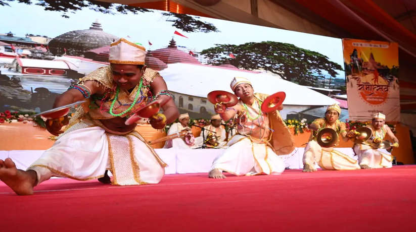 Ayodhya News: असम के भोर ताल नृत्य और  राजस्थान सुगना राम बापू जी की फड लोक गायन की खुशबू से महका तुलसी उद्यान