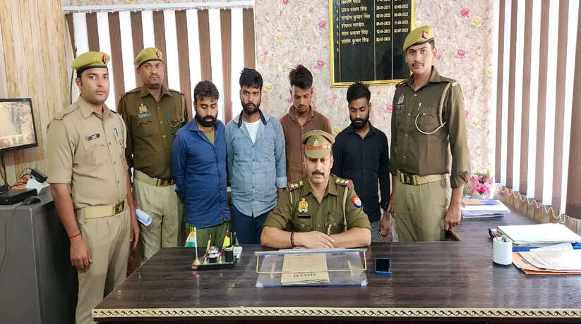 Chanduali News: चन्दौली पुलिस की लगातार कार्रवाई से तस्करों में खलबली, कुल 04 शातिर शराब तस्कर को किया गिरफ्तार