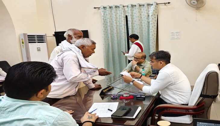 जनता की समस्याओं पर वाराणसी डीएम सख्त, अधिकारियों को दिए त्वरित निस्तारण के निर्देश
