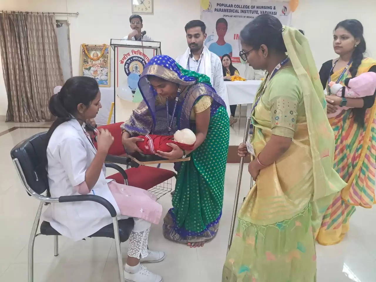 Varanasi News: बरेका में विश्‍व टीकाकरण सप्‍ताह के अवसर पर टीकाकरण व स्वास्थ्य जागरूकता अभियान का आयोजन