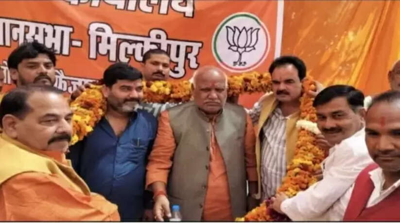Ayodhya News: लोकसभा चुनाव कार्यालय का हुआ भव्य उद्घाटन भाजपा सांसद व अन्य कार्यकर्ता रहे मौजूद