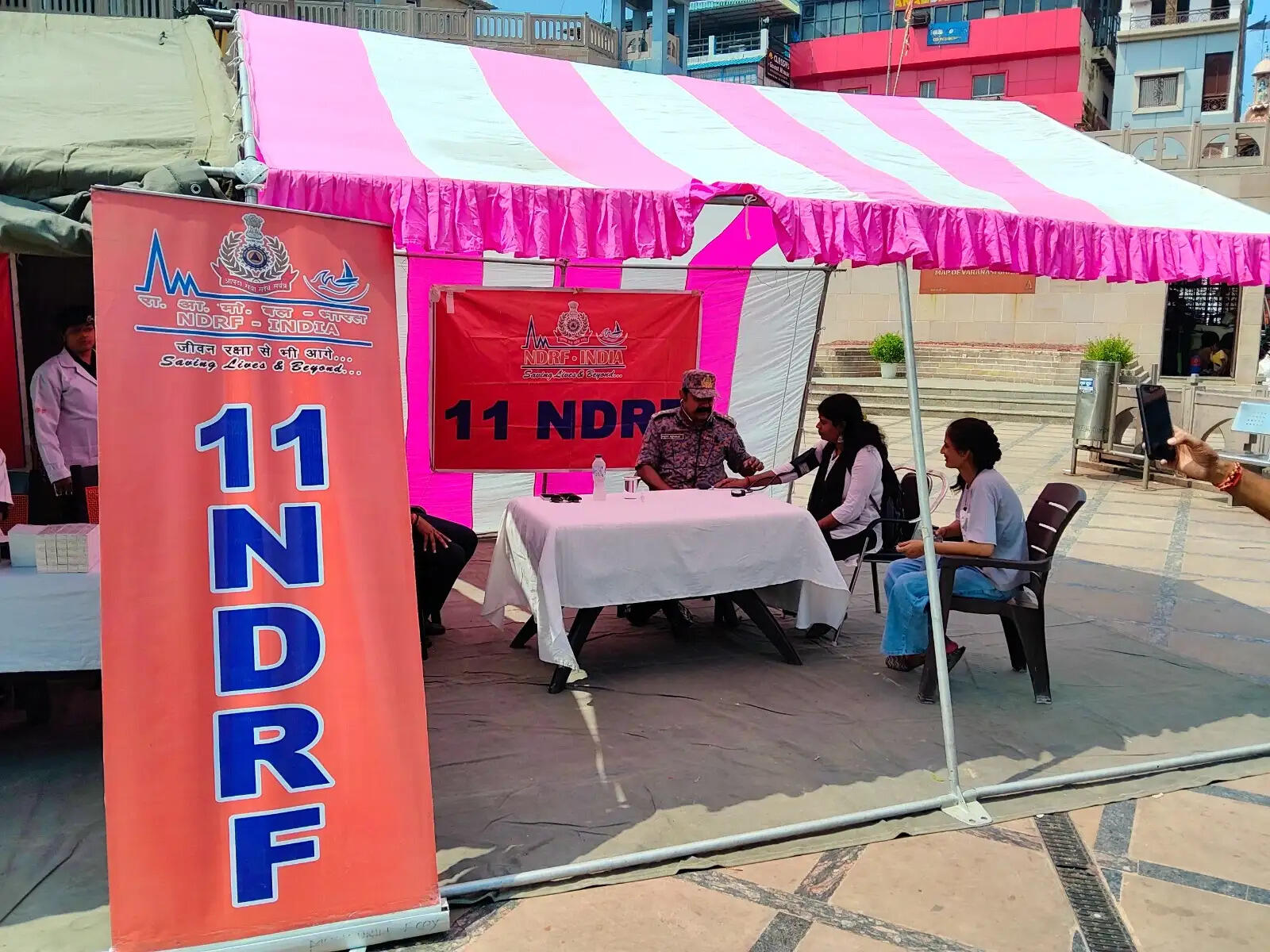 दशाश्वमेध घाट पर चिकित्सा शिविर का भी आयोजन किया गया। शिविर में स्थानीय नागरिकों को आवश्यक स्वास्थ्य सेवाएं और चिकित्सकीय परामर्श उपलब्ध कराया गया। इसके माध्यम से स्वास्थ्य जागरूकता बढ़ाने और जरूरत के समय प्राथमिक स्वास्थ्य सेवाओं की उपलब्धता के प्रति लोगों को जागरूक करने का प्रयास किया गया।