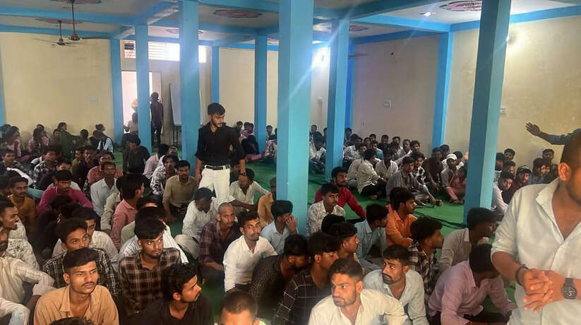 वाराणसी में फर्जी कॉल सेंटर का भंडाफोड़: नौकरी दिलाने के नाम पर 250 युवकों से ठगी, 7 गिरफ्तार