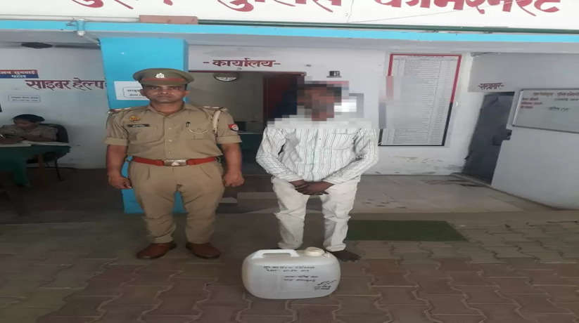 Varanasi Crime: थाना मिर्जामुराद पुलिस ने 20 लीटर अवैध कच्ची शराब के साथ अभियुक्त सुभाष पटेल को किया गिरफ्तार 