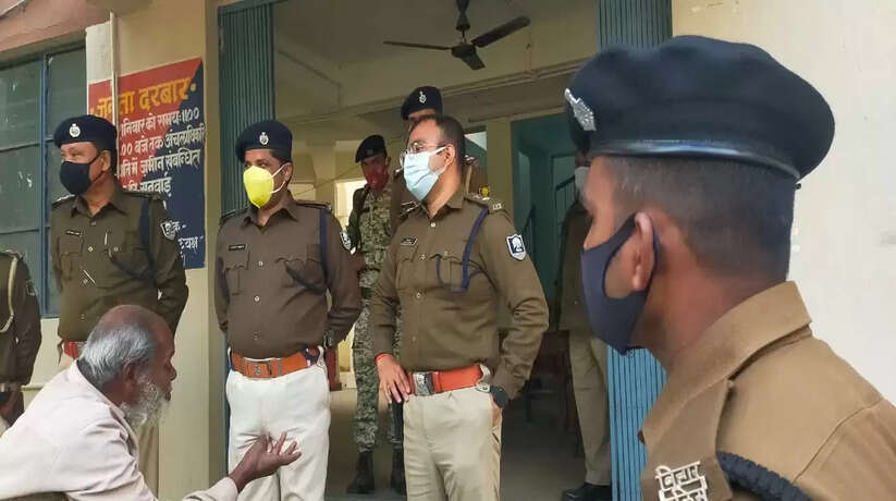 चकाई एवं चंद्रमंडीह थाने का जमुई के नवनियुक्त एसपी शौर्य सुमन ने किया औचक निरीक्षण, दिए कई दिशा-निर्देश