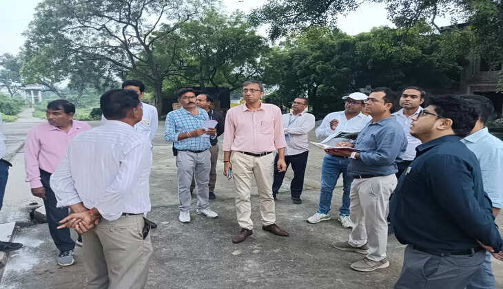 वाराणसी मंडल रेल प्रबंधक ने औड़िहार-मुफ्तीगंज रेल खंड का किया निरीक्षण