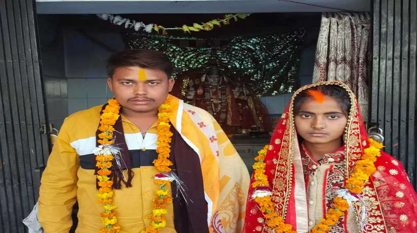 Ayodhya News: प्रेमी और प्रेमिका ने घरवालों की मौजूदगी में मंदिर में रचाई शादी