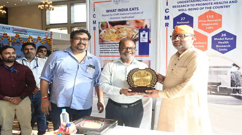 Shining Uttar Pradesh 2024:आधुनिक और आत्मनिर्भर काशी की झलक, DRDO और वाराणसी मंडल को सर्वश्रेष्ठ स्टॉल सम्मान